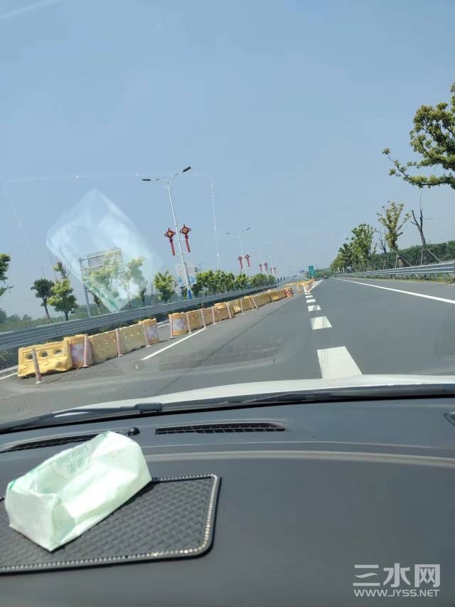 120525qo15lt1it7folk8m.jpg