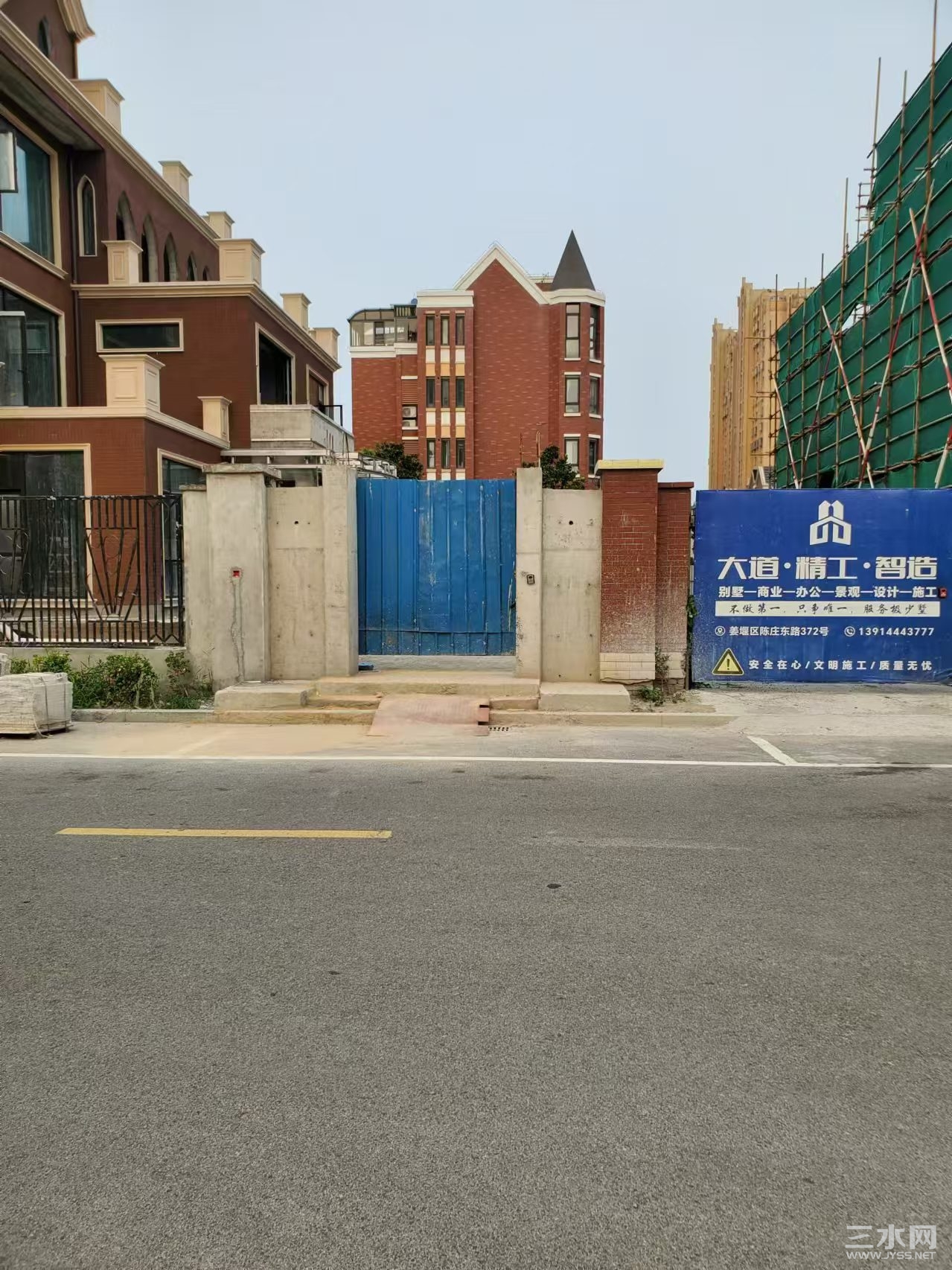 从河边跑道上来拍的